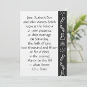 Aantrekkelijke krachten in zwarte bruiloft uitnodi kaart (Staand voorkant)