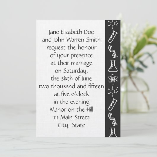 Aantrekkelijke krachten in zwarte bruiloft uitnodi kaart (Staand voorkant)
