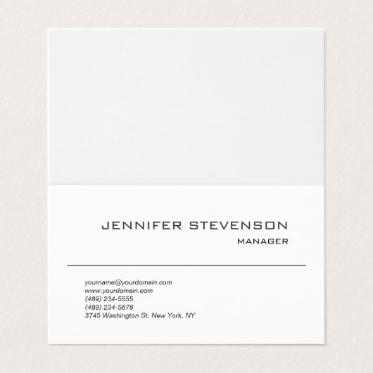 Aantrekkelijke zwart wit moderne minimalistische v visitekaartje (Buitenkant ongevouwen)