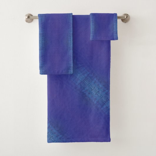 aanvaarding | Blauw Indigo Violet Shibori Patroon Bad Handdoek (Insitu)