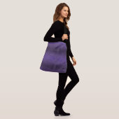 aanvaarding | Violet Medallions Meditatie Crossbody Tas (Op model)