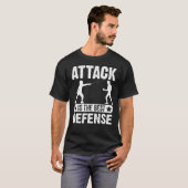Aanval is de beste verdediging in hekwerk t-shirt (Voorkant volledig)