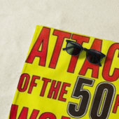 aanval van de 50 ft. vrouw strandlaken (In situ)