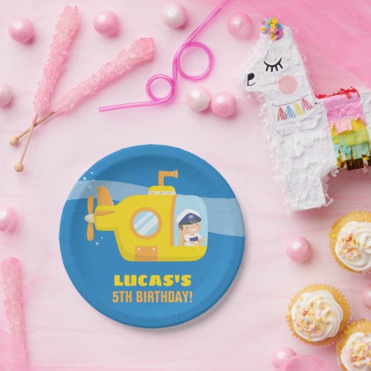 Aanvoer onderzeese jongen onderwater op zaterdag papieren bordje (Feest)