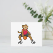 Aap als basketballer met basketbal briefkaart (Staand voorkant)