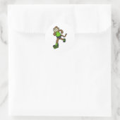 aap als Skater met gealigneerde schaatsen Ronde Sticker (Tas)