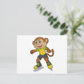 Aap bij schaatsen met schaatsen briefkaart (Staand voorkant)