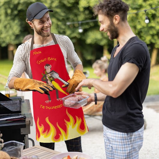 aap met een vlammenwerper schort
