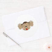 Aap steekt tong uit ronde sticker (Envelop)