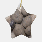 Aardappelen op bijthout keramisch ornament (Links)