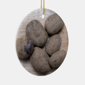 Aardappelen op bijthout keramisch ornament (Rechts)