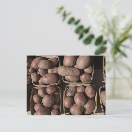 Aardappelen op de markt van een landbouwer uit New Briefkaart (Staand voorkant)