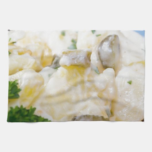 Aardappelsalade met worst en mosterd theedoek (Horizontaal)