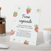 Aardbei 1e verjaardag Capsule Reclamebord Met Voetstuk (Insitu)
