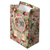 aardbei 1e verjaardagsfeestje foto medium cadeauzakje (Voorkant Gekanteld)