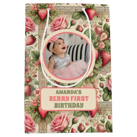 aardbei 1e verjaardagsfeestje foto medium cadeauzakje (Voorkant)