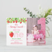 Aardbei Berry Sweet First Birthday Kaart (Staand voorkant)