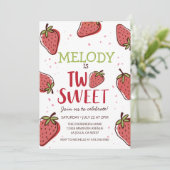 Aardbei Birthday Party ・ Two Sweet Invitation Kaart (Staand voorkant)