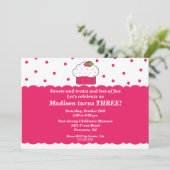 Aardbei Cupcake Birthday Uitnodiging (Staand voorkant)