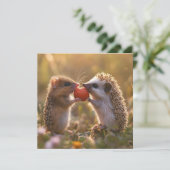 Aardbei delen - Schattige egel en muis Feestdagenkaart (Staand voorkant)