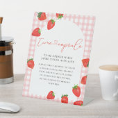 Aardbei Eerste Verjaardag Roze Berry Time Capsule Reclamebord Met Voetstuk (Insitu)