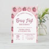 Aardbei en Roze Gingham Berry First Birthday Kaart (Staand voorkant)