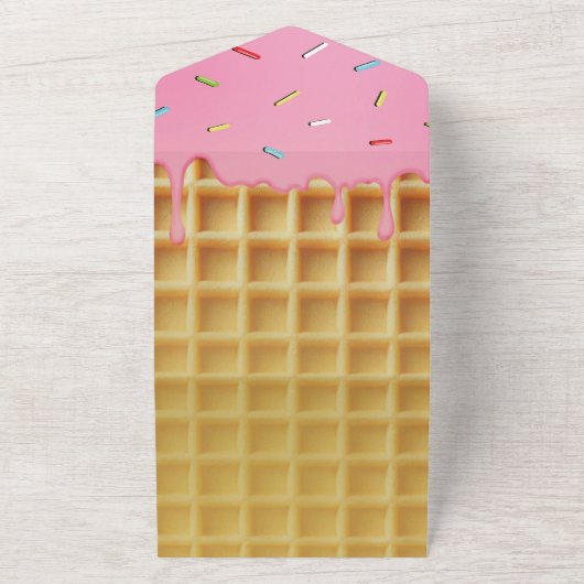 Aardbei Ice Cream Waffle Cone Verjaardag All In One Uitnodiging (Buitenkant)
