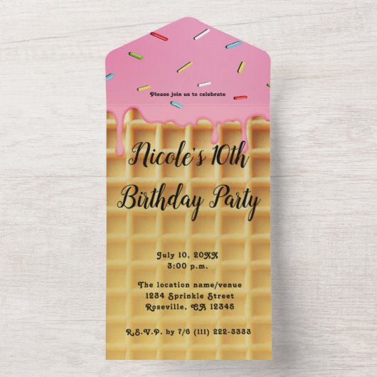 Aardbei Ice Cream Waffle Cone Verjaardag All In One Uitnodiging (Binnen)