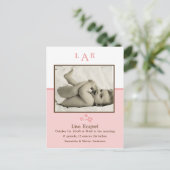 Aardbei Monogram Foto geboortedatum Aankondigingskaart (Staand voorkant)