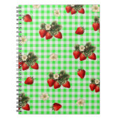 Aardbei ontwerp op groene gingham eenvoudig notitieboek (Voorkant)