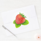 Aardbei op blad ronde sticker (Envelop)