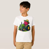 Aardbei op een groene tractor - Farming Fun T-shirt (Voorkant volledig)