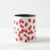 aardbei op witte achtergrond op een mok (Midden)