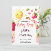 Aardbei regenboogbes eerste 1e verjaardag kaart (Staand voorkant)