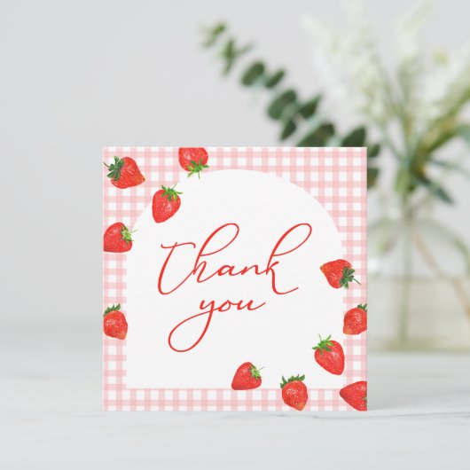 Aardbei roze geruite bes bedankkaart (Staand voorkant)