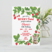 Aardbei Sweet Bunny Verjaardag (Rood & Wit) Kaart (Staand voorkant)