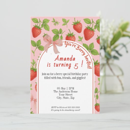 Aardbei Sweet Kids Verjaardag Uitnodiging | Roze (Staand voorkant)