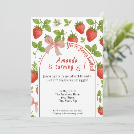 Aardbei Sweet Kids Verjaardag Uitnodiging | Roze (Staand voorkant)