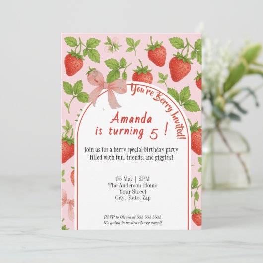 Aardbei Sweet Kids Verjaardag Uitnodiging | Roze (Staand voorkant)