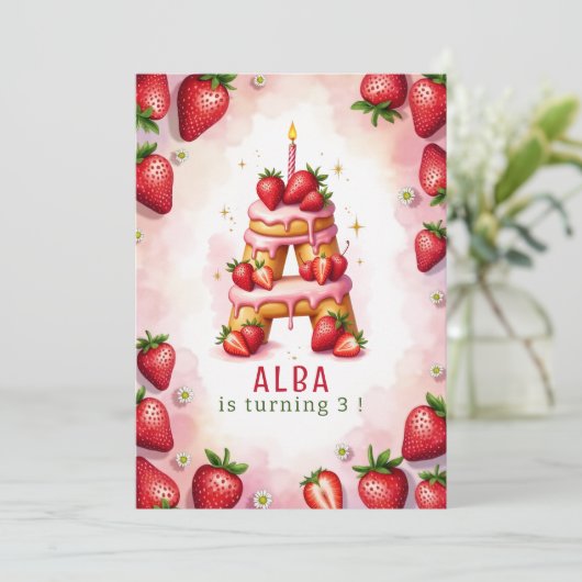 Aardbei Verjaardag Nodig Letter A Cake Design uit Kaart (Staand voorkant)