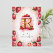 Aardbei Verjaardag Uitnodiging Letter R Cake Theme (Staand voorkant)