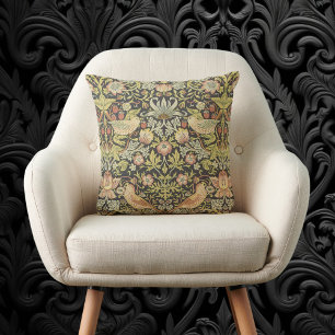 Aardbeidieven door William Morris, Vintage Kunst Kussen
