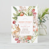 Aardbeien & Bunny Berry Sweet Girl Baby shower Kaart (Staand voorkant)
