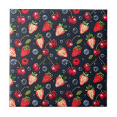 Aardbeien en kersen op een donkere achtergrond tegeltje (Voorkant)