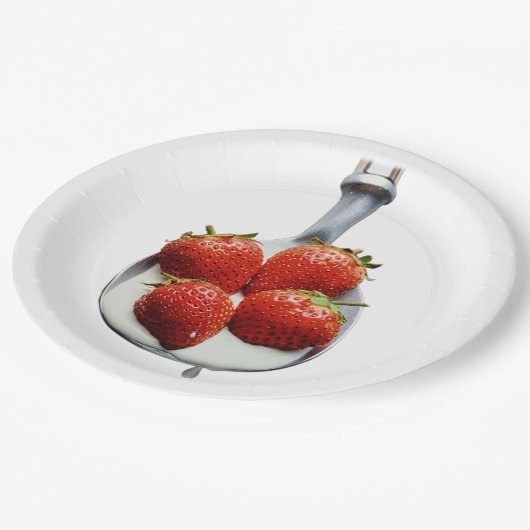 Aardbeien en room. papieren bordje (Gekanteld)