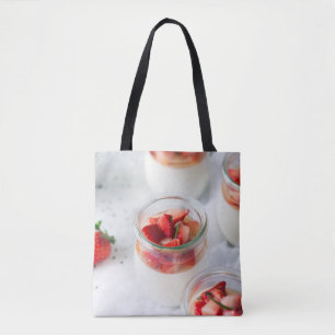 aardbeien en room tote bag