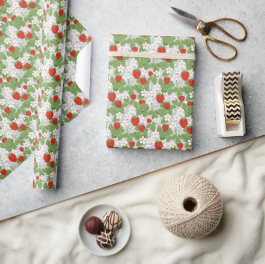 Aardbeien en roze en witte bloemen cadeaupapier (Crafts)