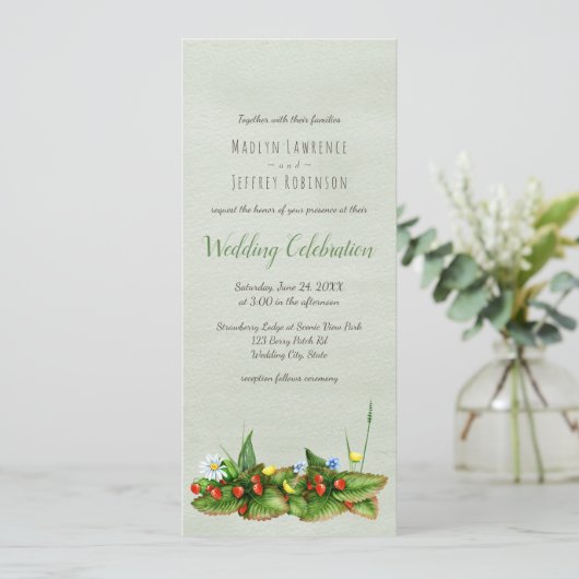 Aardbeien en wilde bloemen land bruiloft kaart (Staand voorkant)