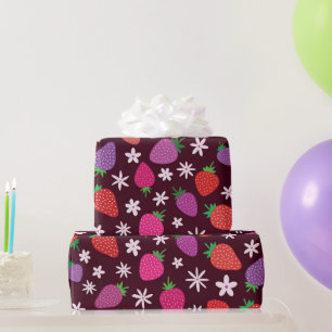 Aardbeien en witte bloemen patroon cadeaupapier
