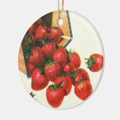  aardbeien in mandje, fruitbessen keramisch ornament (Links)